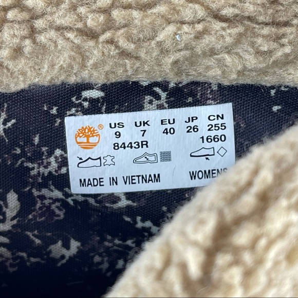 *SOLD Timberland Earthkeepers Sherpa-lined Wedge Boots - Picture 9 of 11